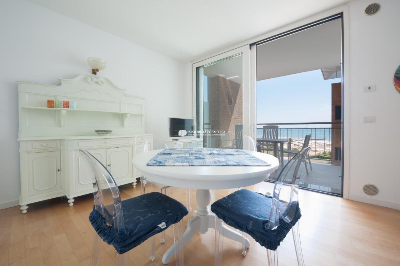 Residence Frontemar Immobiliare Pacella Лидо-ди-Езоло Экстерьер фото